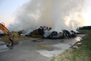 Slika 192 - FOTOGRAFIJE/POZAR TRAVA.JPG